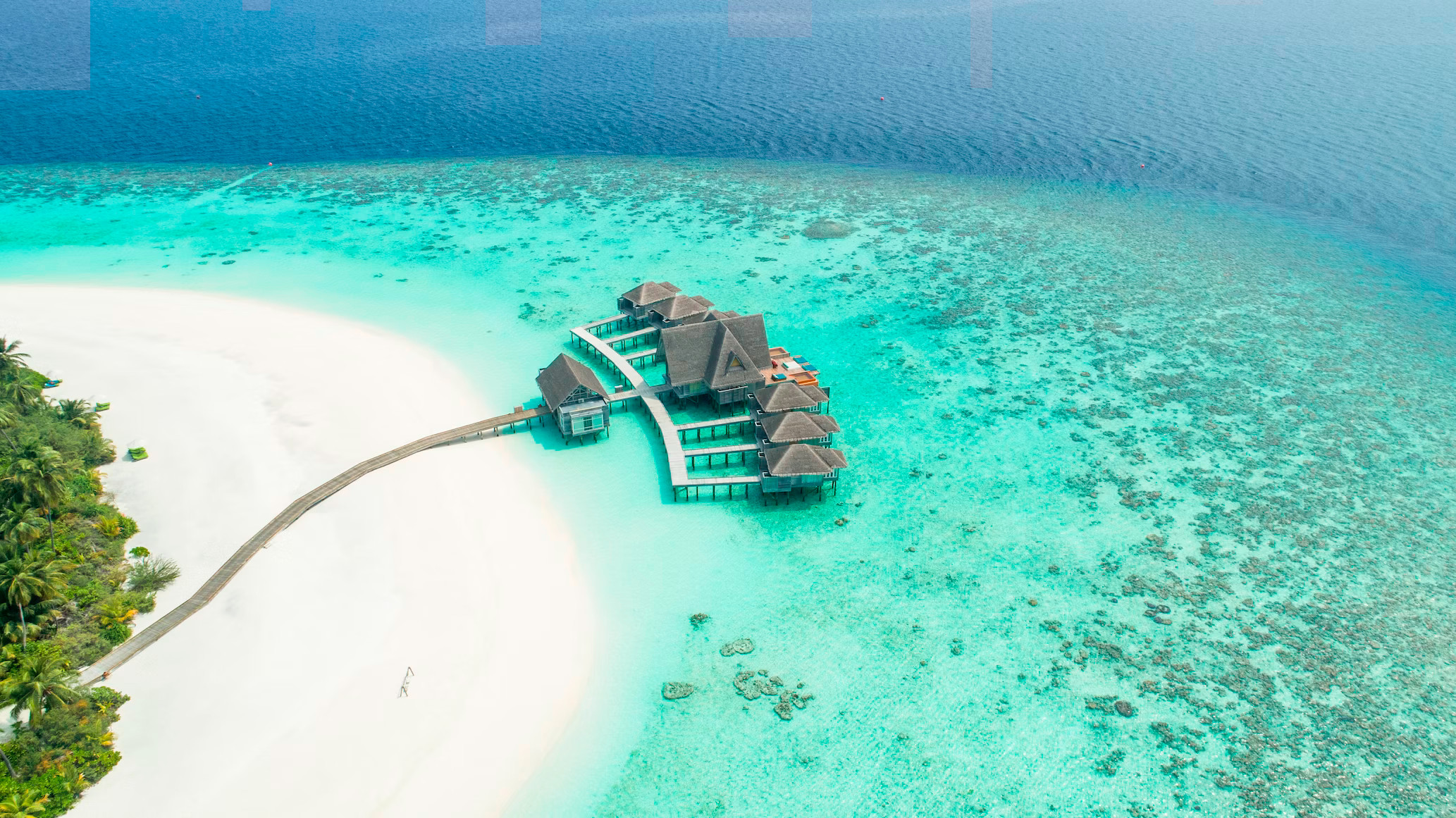 Cover Image for Luxurious Escape: Discover the Allure of Maldives as a Luxury Holiday Destination